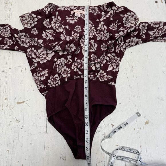 Band Of Gypsies Blouse Top Bodysuit XS Burgundy Vintage Floral Long Bell Sleeve - Picture 9 of 13